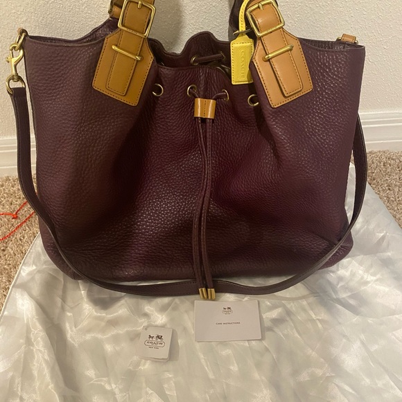 Coach - Picture 2 of 8